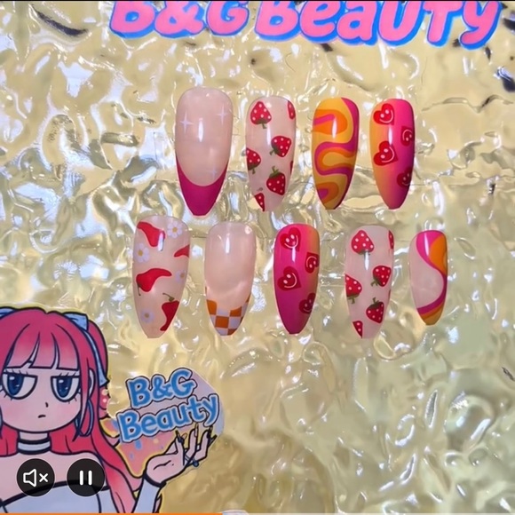 Press-On Nails with chic Nail Art (Nail Glue Included!) - Picture 2 of 8